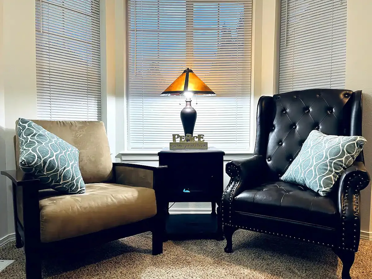 3 bed, 2.5 bath, 1330 sqft, $2,500 — Photo 3