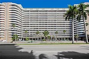 Oceanside Plaza Condo — Photo 2