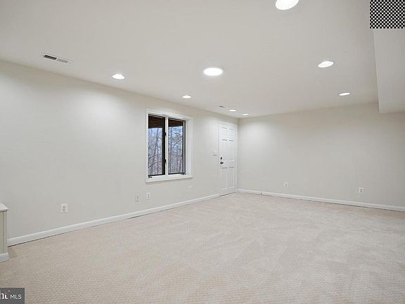 5th image of 1021 Harbour Dr