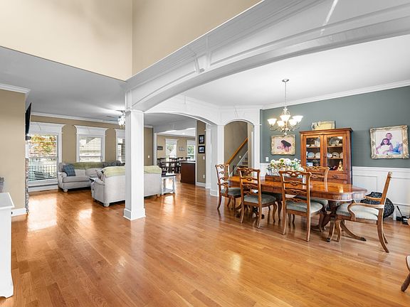 3rd image of 2707 Battleground Dr