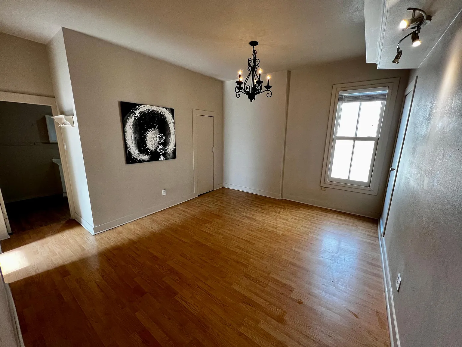 2 bed, 850 sqft, $1,049 — Photo 2