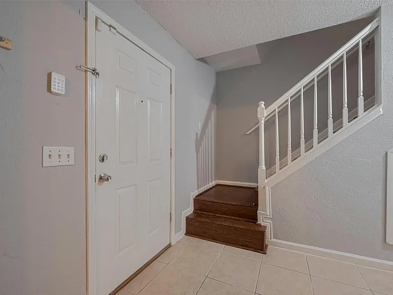 3610 Bee Bayou Ln — Photo 7