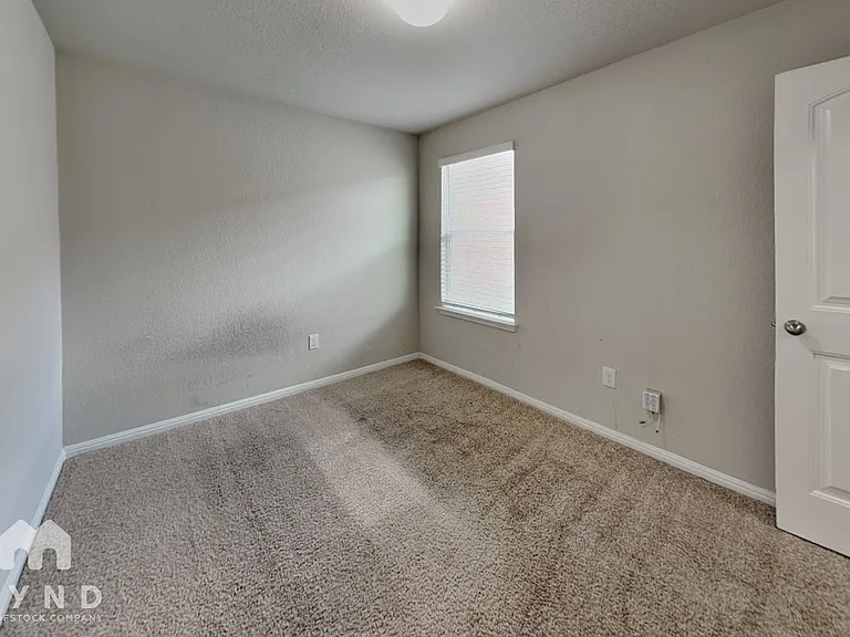 10808 Seguin St — Photo 13