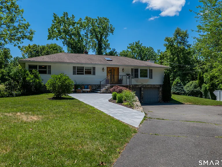 15 Farrell Rd — Photo 2