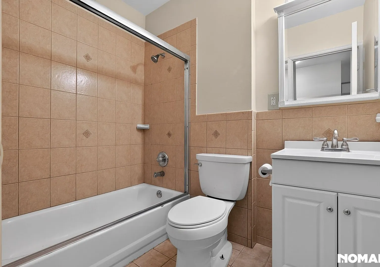 Charming 3BR Duplex in Poughkeepsie — Photo 2