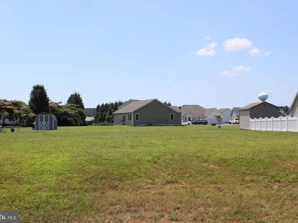 38 Doubloon Dr, Greenbackville, VA 23356
