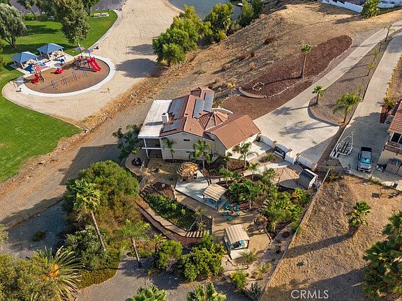 5th image of 22032 San Joaquin Dr W