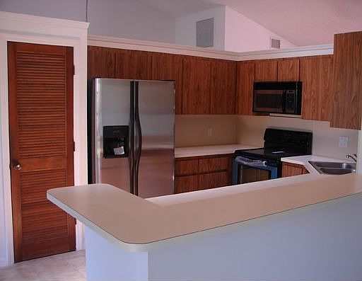 2nd image of 4141 Robert St