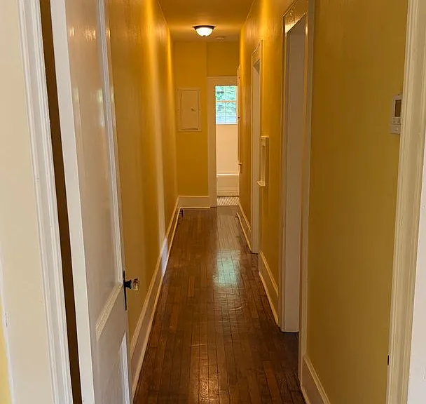 403 E Elm St — Photo 9