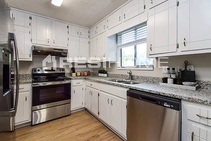 5894 Clate Ct — Photo 2