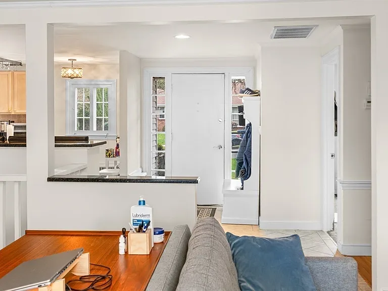 40 Carlson Ave — Photo 16