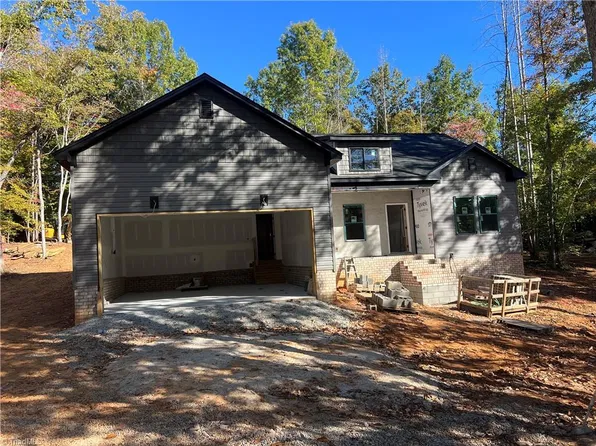 4864 Creeks Crossing Rd, Asheboro, NC 27205