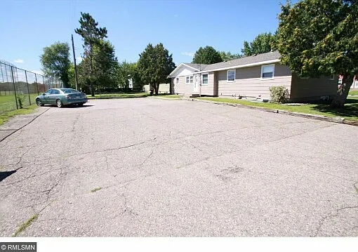 4 bed, $1,550 — Photo 2