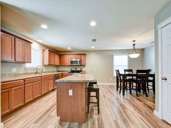 3rd image of 428 Auburn Park