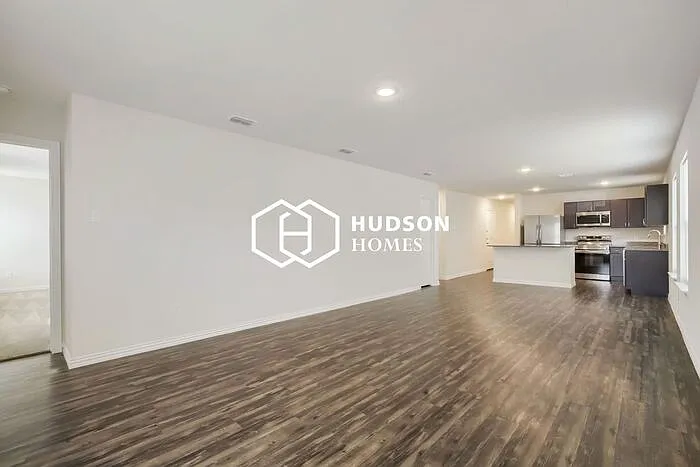 4 bed, 2.0 bath, 1571 sqft, $1,649 — Photo 3