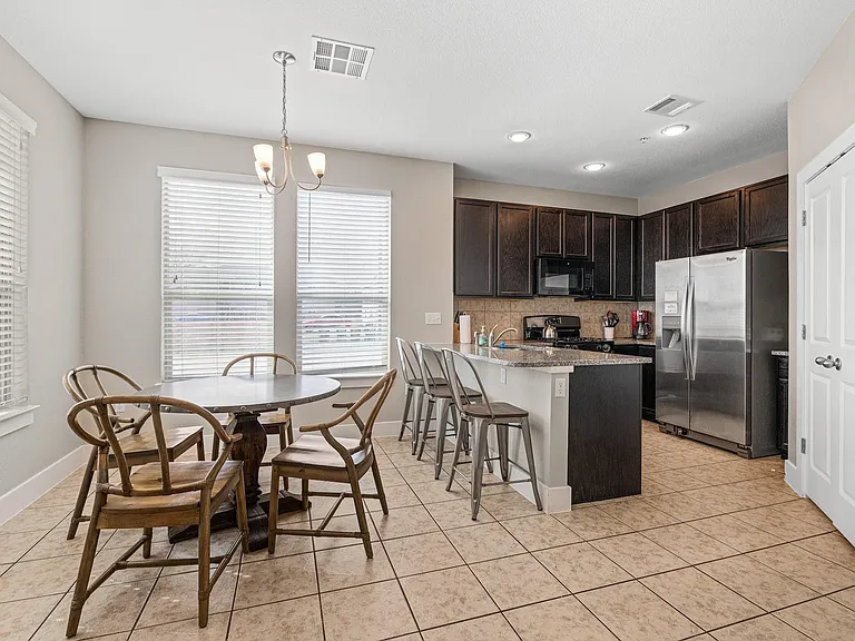 2215 Katy Ln #C — Photo 8