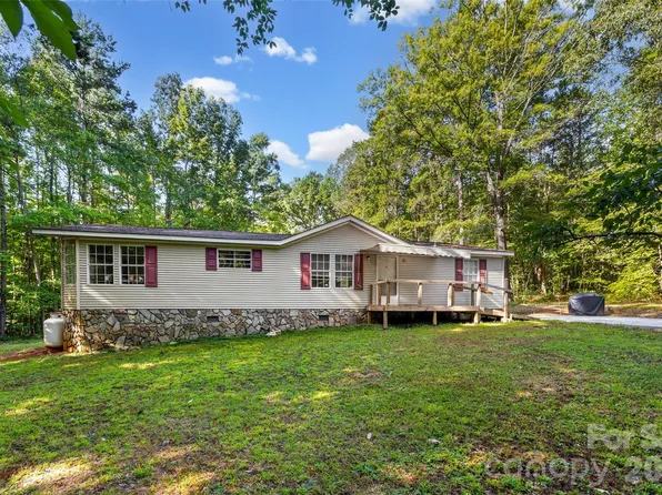 1475 Smith Woods Ln, Hickory Grove, SC 29717