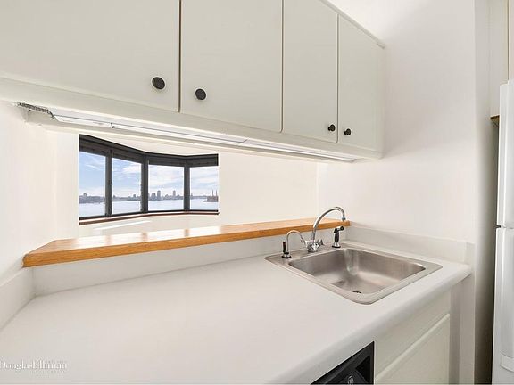 5th image of 415 E 37th St APT 16D