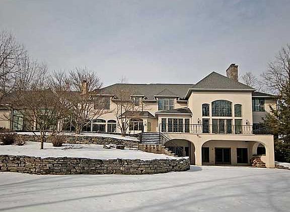 2nd image of 17 Beauclaire Ln