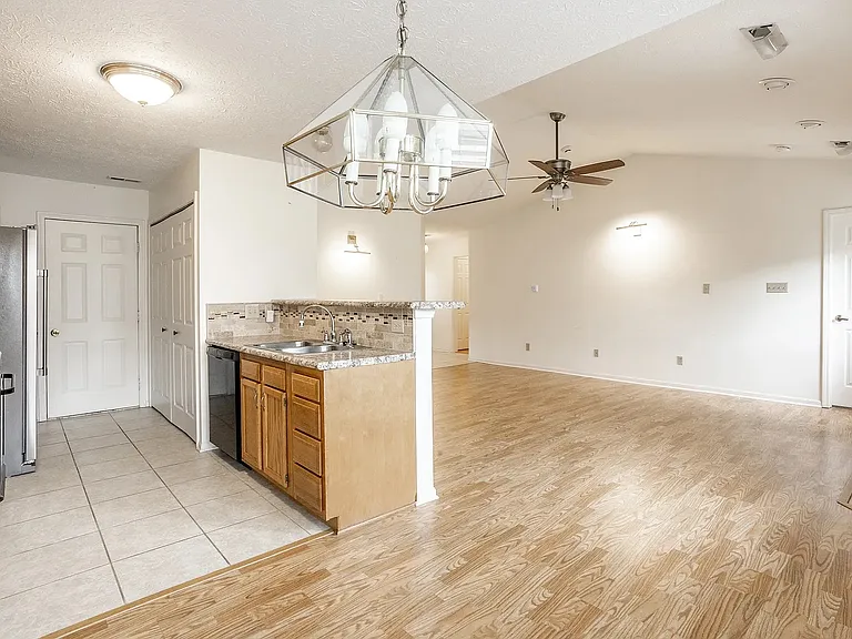 1911 Maple Park Dr — Photo 5