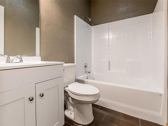 5th image of 817 W C Ave