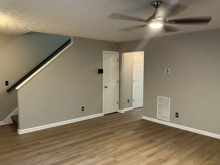 5553 Strathmoor Manor Cir — Photo 18
