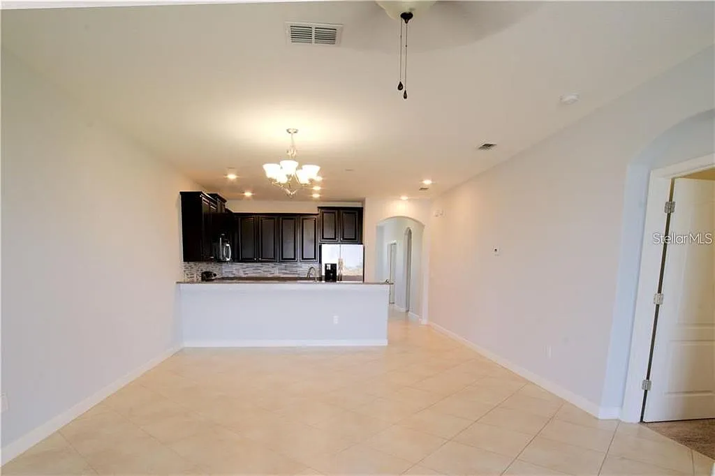 3 bed, 2.0 bath, 1854 sqft, $2,100 — Photo 3
