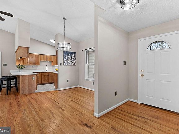 4th image of 528 Northwood Cir