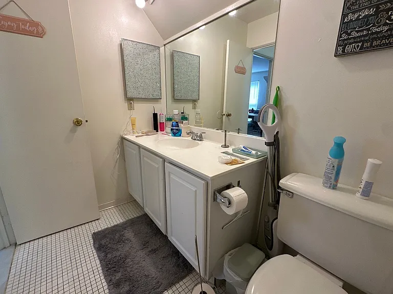 University Park Apartments near Cornell University — Photo 784