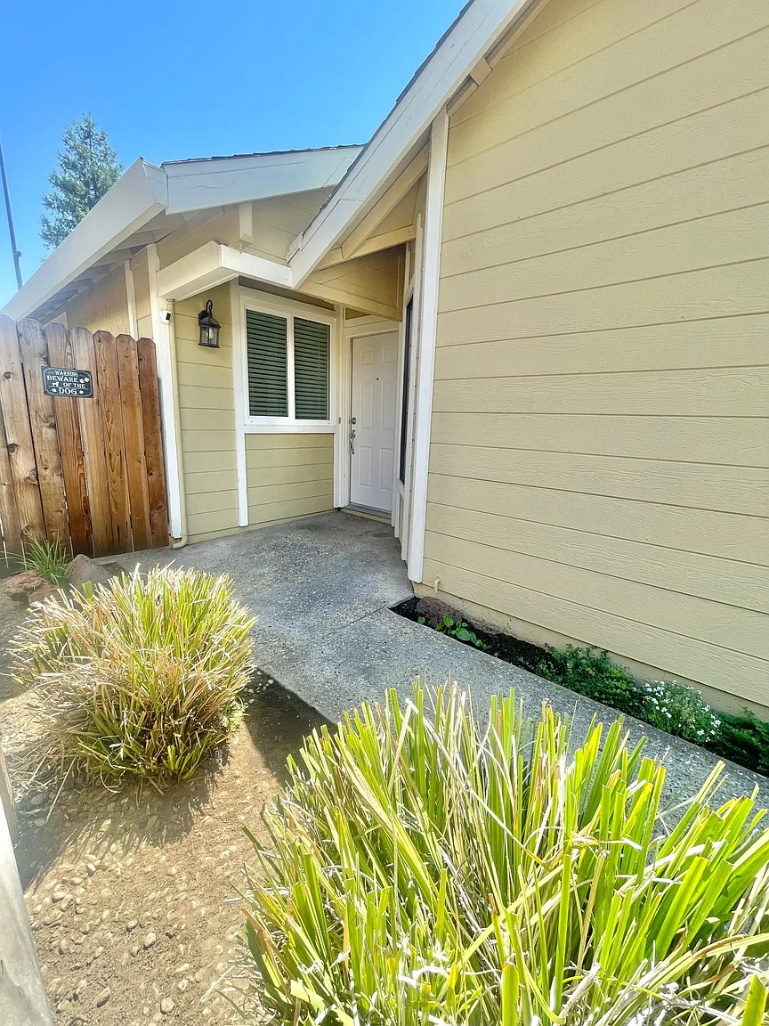 1469 E Hidalgo Cir photo 1
