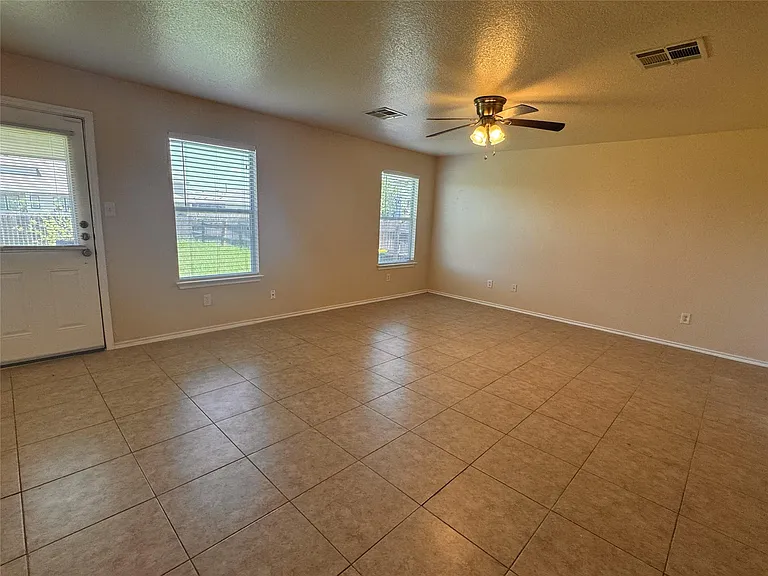 12840 Saint Mary Dr — Photo 22