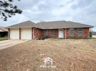913 Royal Ln, Yukon, OK 73099