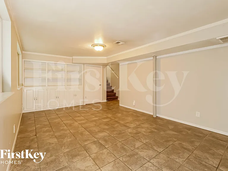 4411 NE 49th Ter — Photo 14