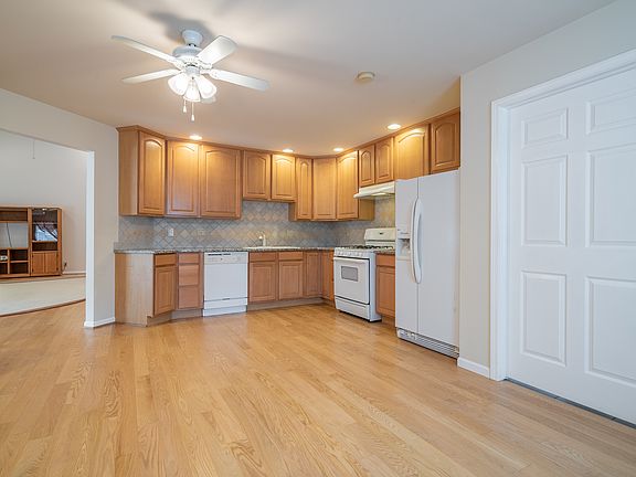 5th image of 4617 Willow Ln