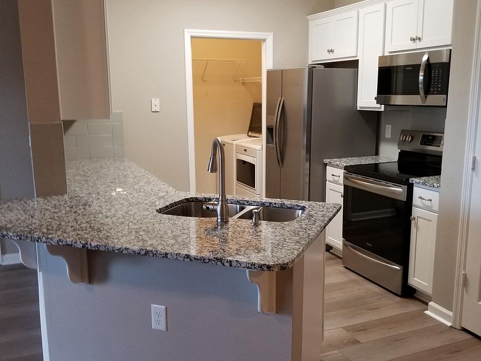 1st image of 1453 Cambridge Lakes Dr