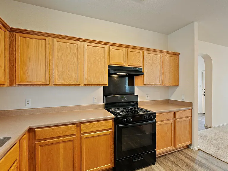 570 Hogan — Photo 10