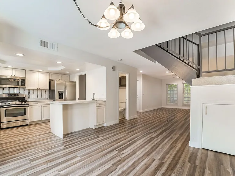 3949 S Torrey Pines Dr — Photo 4