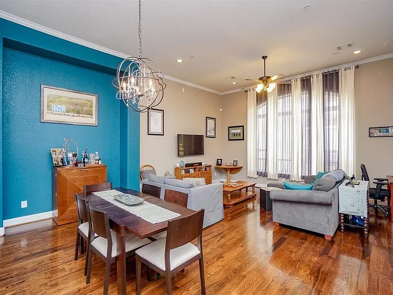 1025 W 21st St #D — Photo 16