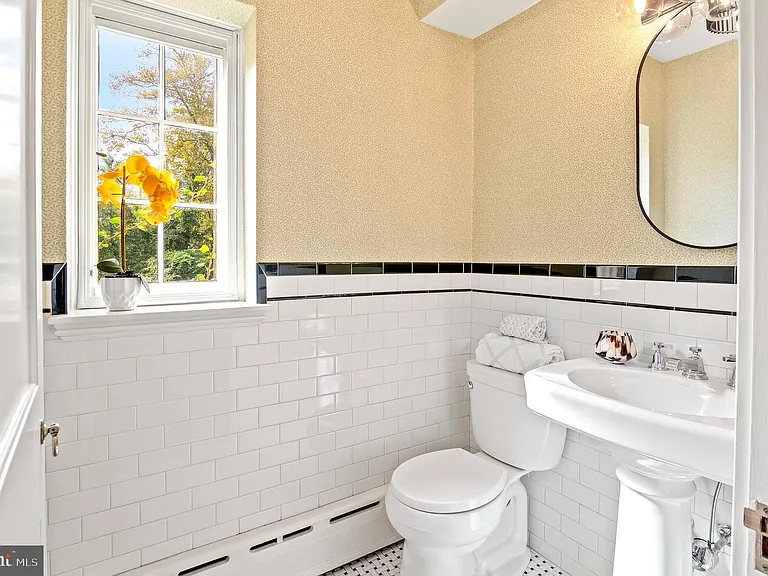 7704 Crossland Rd — Photo 23