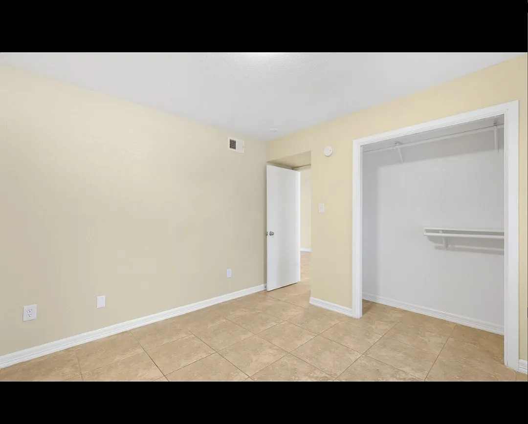 230 E Virginia St — Photo 3
