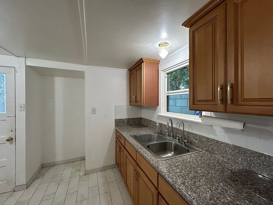 1st image of 4843 Fiesta Ave