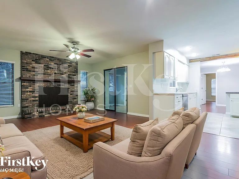 8340 Brandeis Cir W — Photo 3