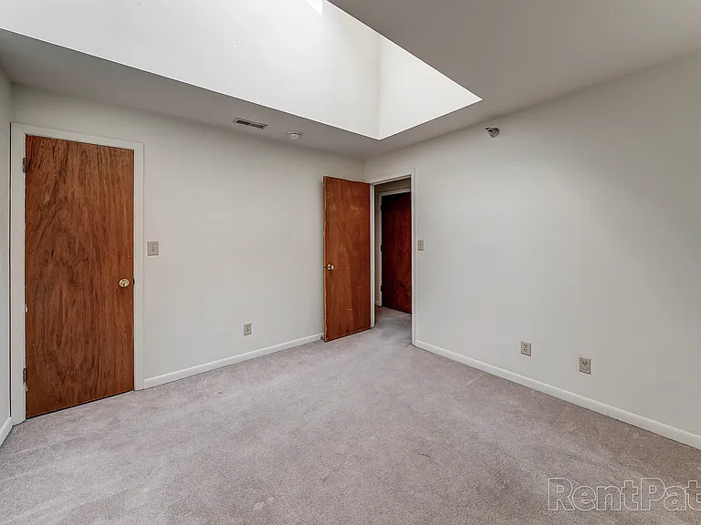 Campus Walk Apartments — Photo 44