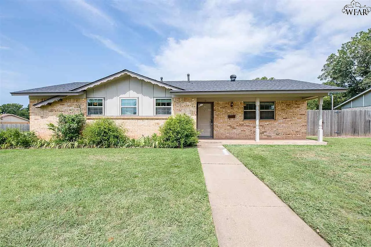 3 bed, 2.0 bath, 1435 sqft, $2,195 — Photo 1