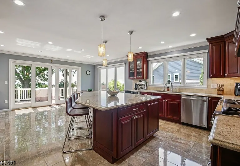 1008 Mary Allen Ln — Photo 6