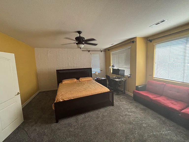 4800 Village Green Dr — Photo 11