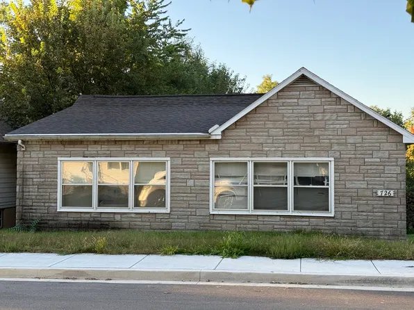 726 6th St, Peru, IL 61354