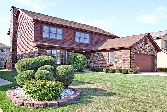 1st image of 739 Yorkshire Ln