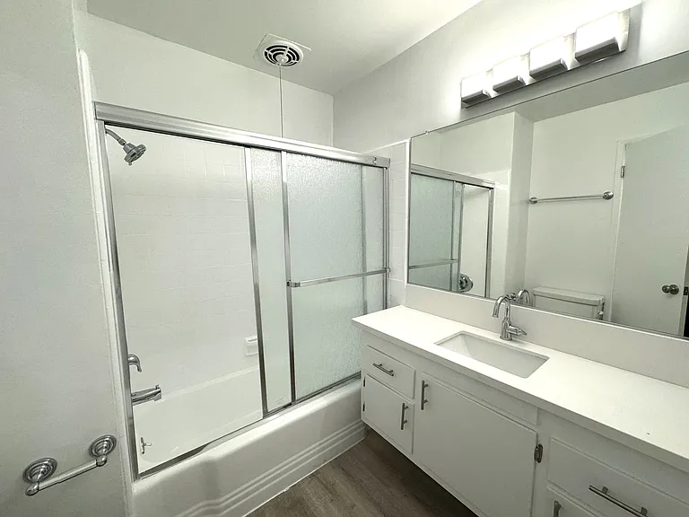 12221 San Vicente Blvd — Photo 22