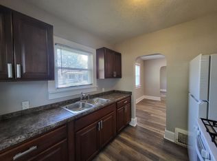 3916 Cambridge St, Des Moines, IA 50313